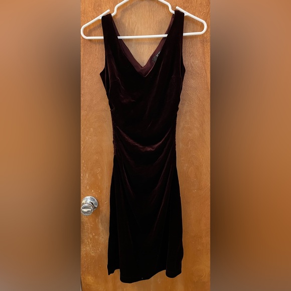 Gorgeous vintage BCBG Max Azria deep burgundy velvet dress XS extra small - Picture 2 of 13